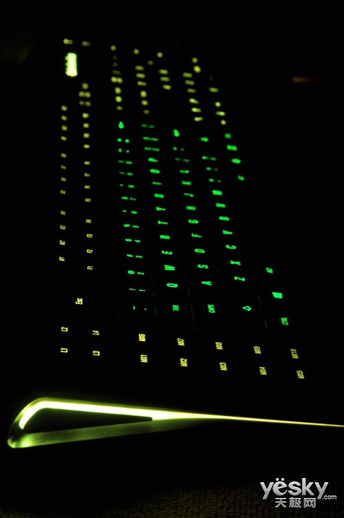 应 赛睿APEX游戏键盘评测新葡京娱乐绚丽背光+高速响(图3)